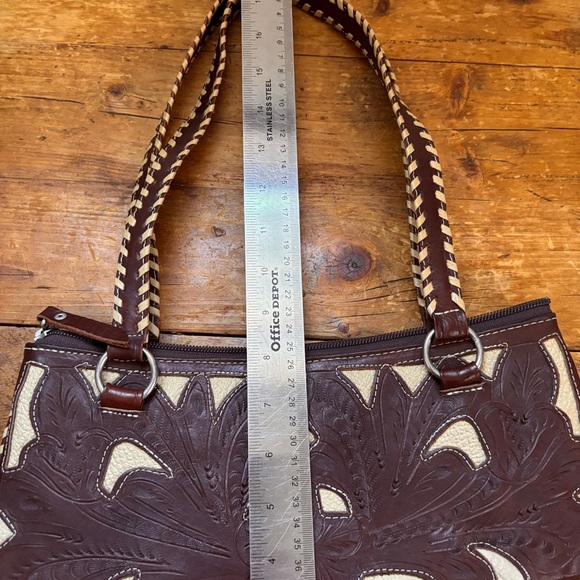 Leaders in Leather Whip Stitched small shoulder bag - Picture 2 of 6